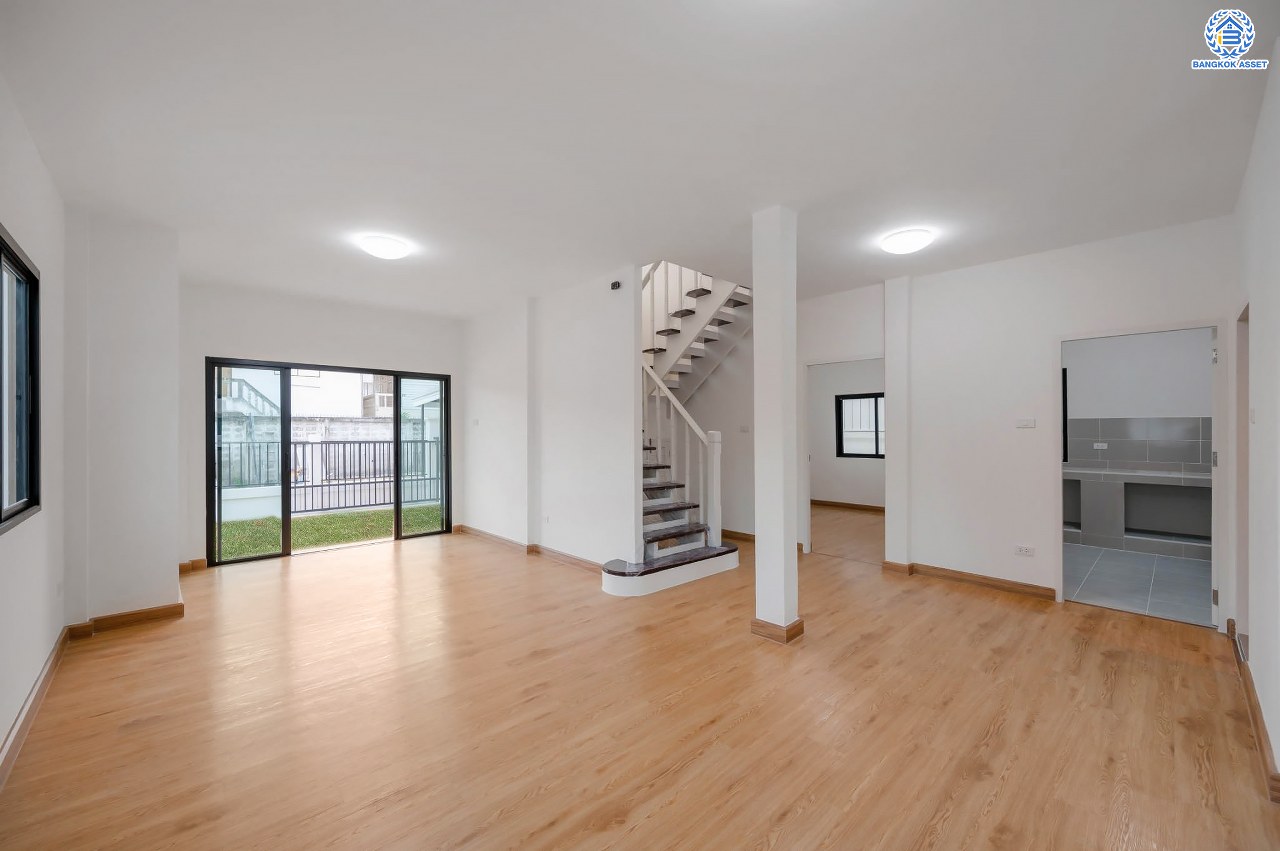 บ้านมือสองตกแต่งใหม่ โครงการ ลลิลอินเดอะพาร์ค บางใหญ่ บ้านเดี่ยว เนื้อที่ 54.60 ตร.ว. ฟังก์ชัน 3 ห้องนอน 2 ห้องน้ำ 1 ห้องอเนกประสงค์ 1 ที่จอดรถ บนทำเลเดินทางสะดวก ใกล้เซ็นทรัลเวสต์เกต ทางด่วน "กาญจนาภิเษก และรถไฟฟ้าสายสีม่วง "สถานีตลาดบางใหญ่"...